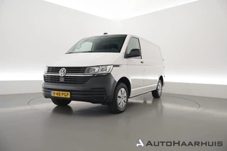 Hoofdafbeelding Volkswagen Transporter Volkswagen Transporter 2.0 TDI-150pk Automaat | L1H1 | Rijklaar! | Apple CarPlay & Android Auto | Camera | PDC V+A | Trekhaak | All Season | DAB