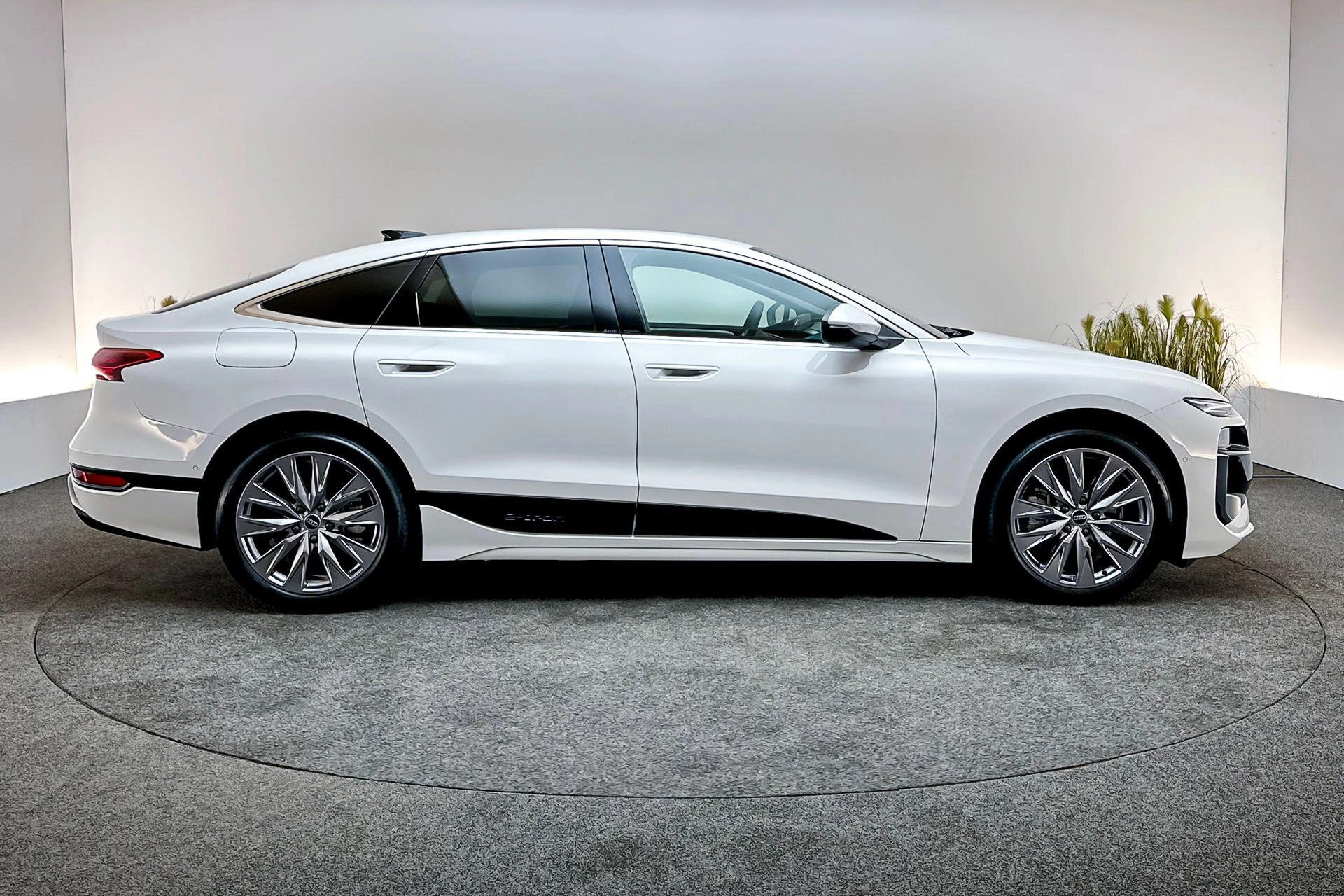 Hoofdafbeelding Audi A6 e-tron