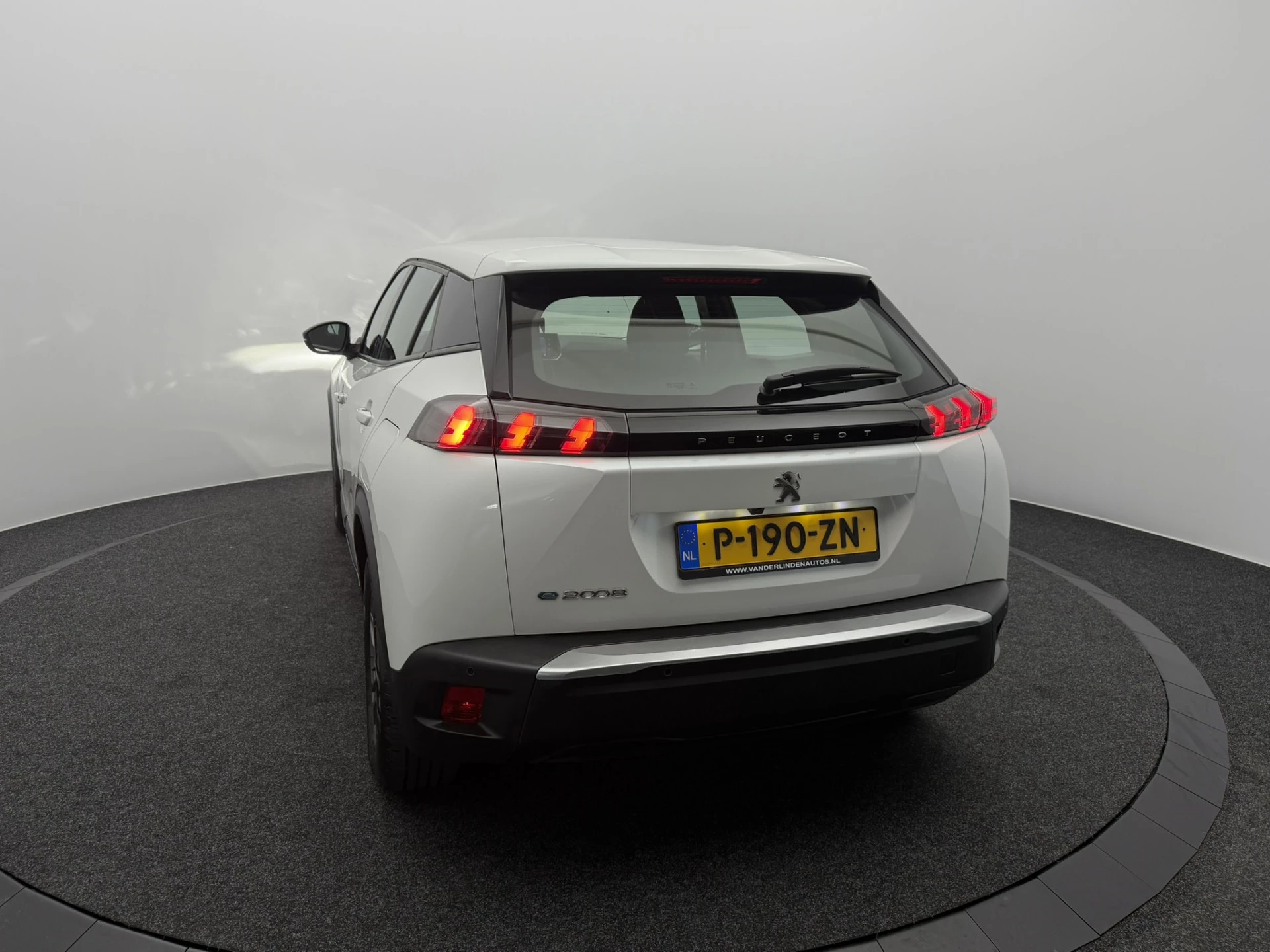 Hoofdafbeelding Peugeot e-2008