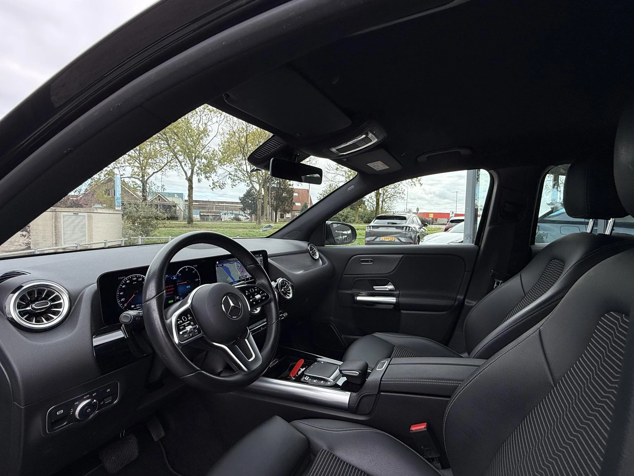 Hoofdafbeelding Mercedes-Benz EQA