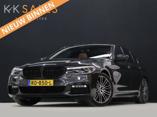 BMW 5 Serie 520i M Sport [SCHUIFKANTELDAK, SFEERVERLICHTING, CAMERA, PDC V+A, MEMORY SEATS, APPLE CARPLAY, HEAD UP DISPLAY, CRUISE CONTROL, AUTO CLIMATE CONTROL, STOELVERWARMING, NAVIGATIE, NIEUWSTAAT]