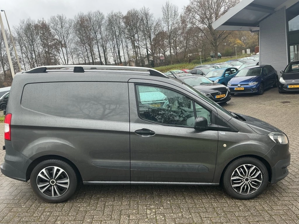 Hoofdafbeelding Ford Transit Courier