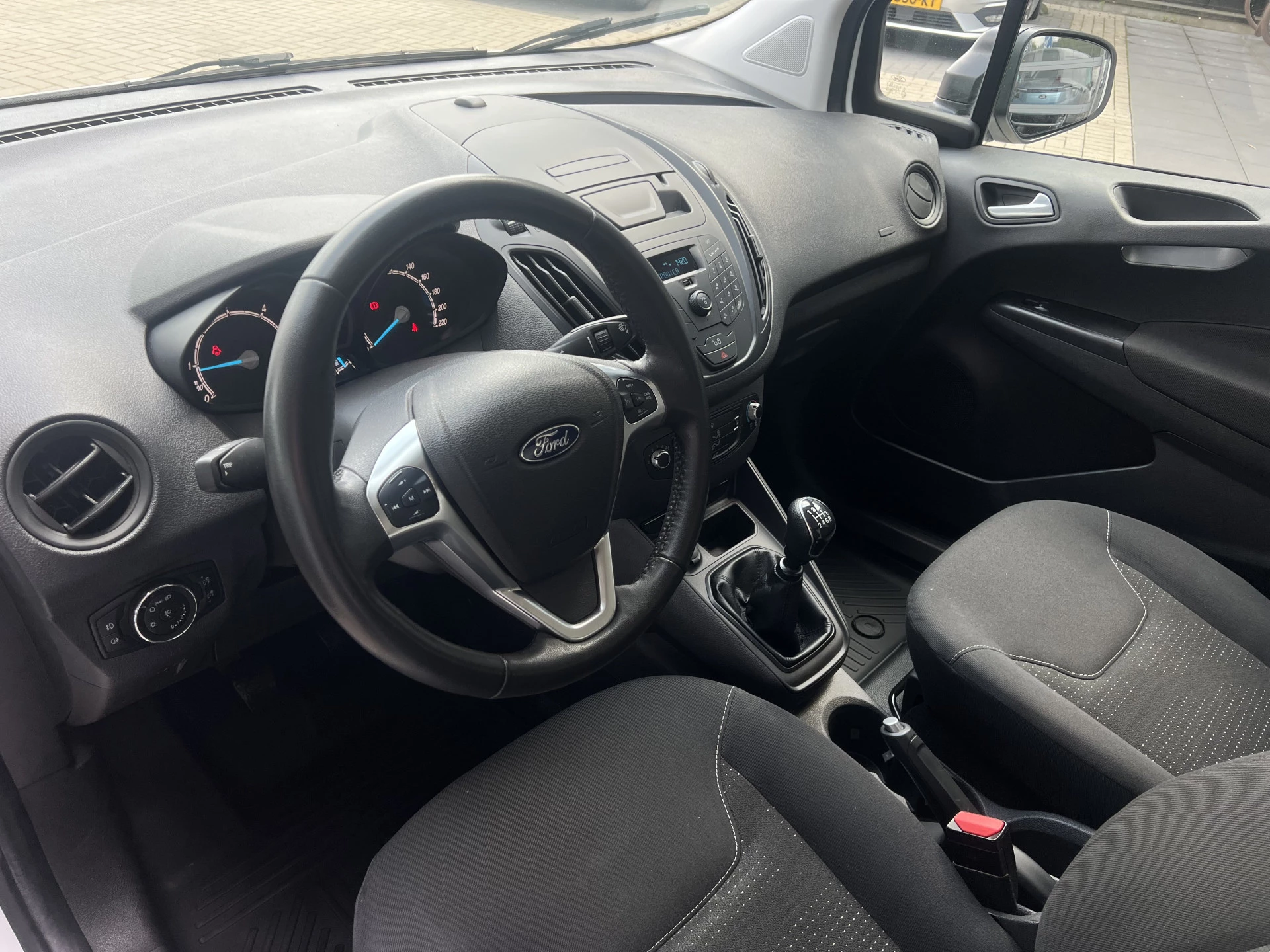 Hoofdafbeelding Ford Transit Courier