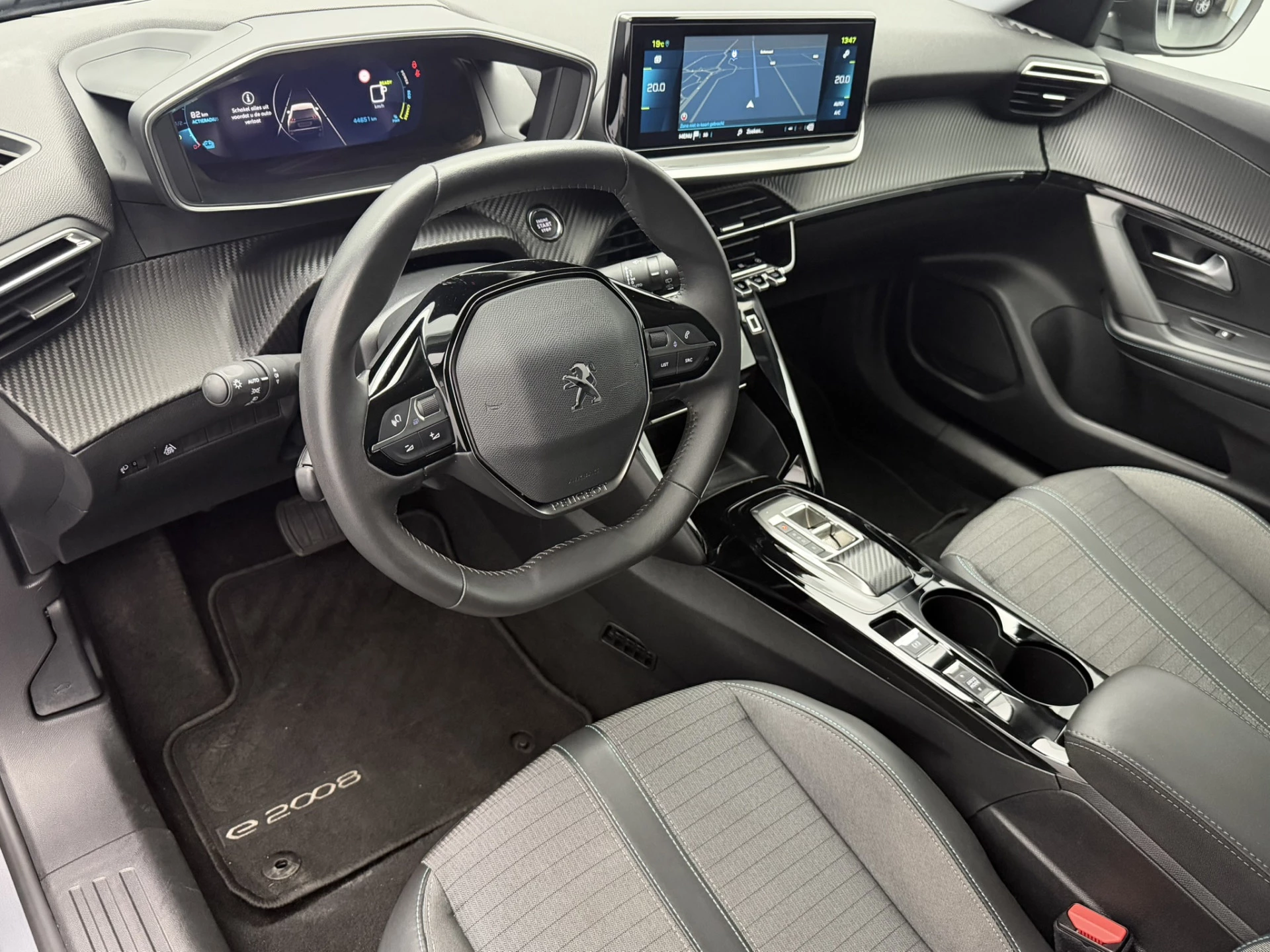 Hoofdafbeelding Peugeot e-2008