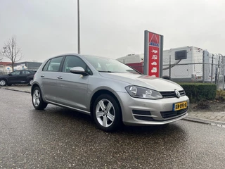 Volkswagen Golf 1.6 TDI Highline | NAVI | Adaptive Cruise Control | Parkeersensoren voor en achter | Airco