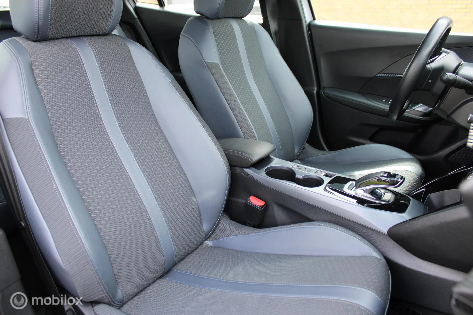 Hoofdafbeelding Peugeot e-2008