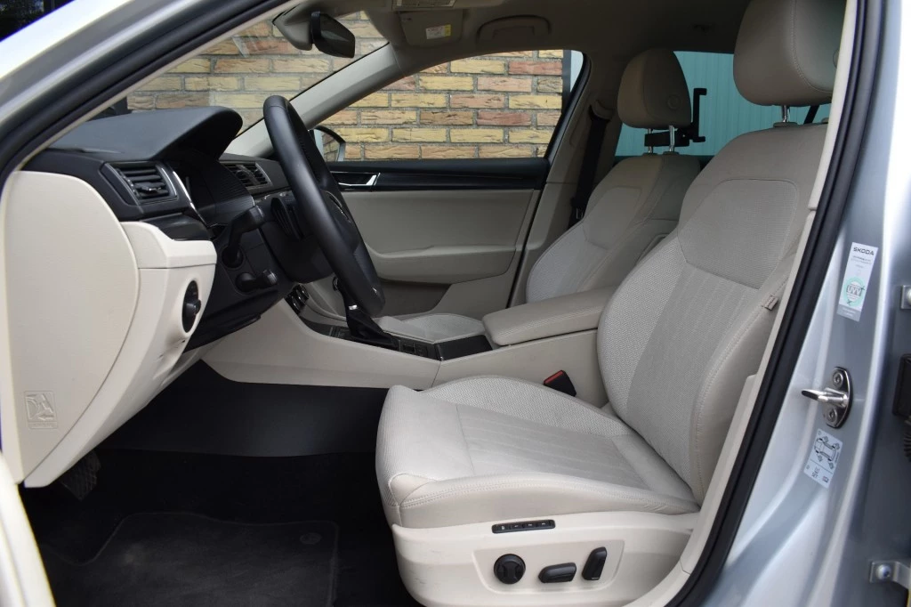 Hoofdafbeelding Škoda Superb