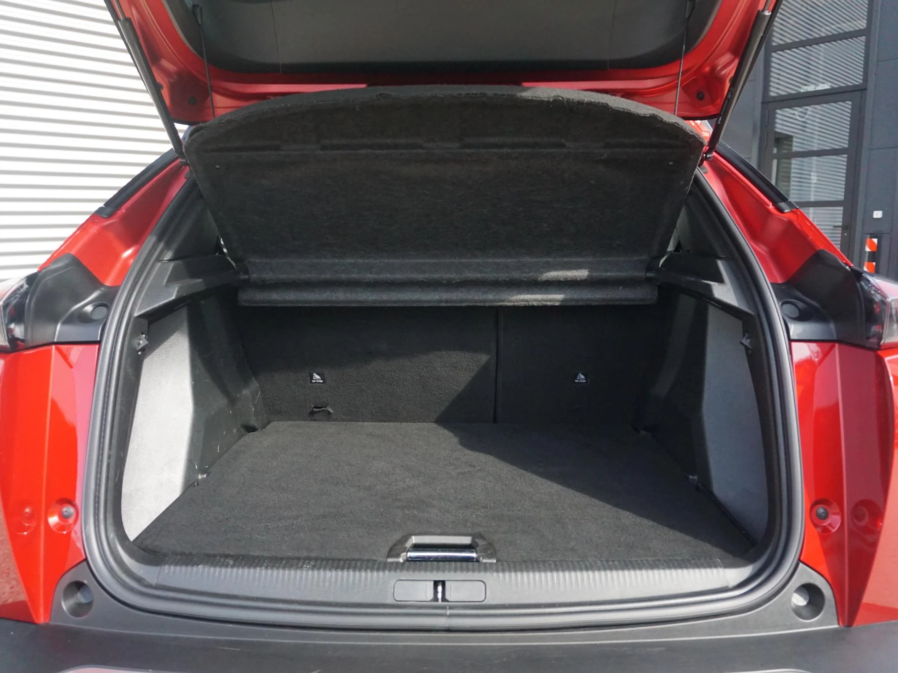 Hoofdafbeelding Peugeot e-2008