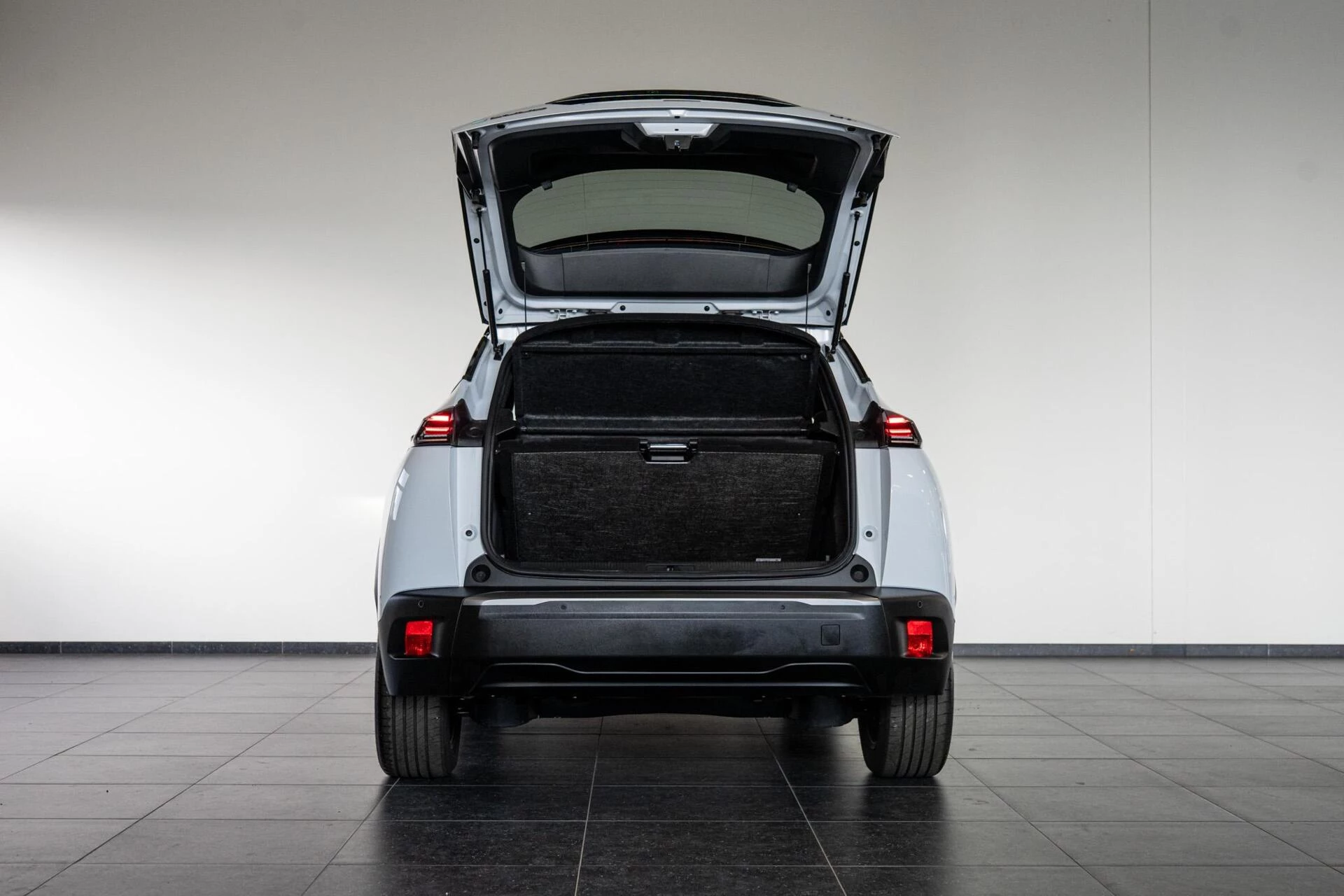 Hoofdafbeelding Peugeot e-2008