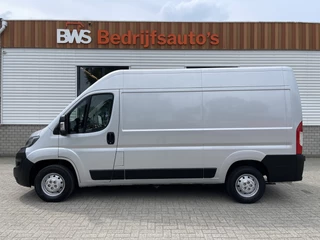 Hoofdafbeelding Peugeot Boxer Peugeot Boxer 333 2.0 BlueHDI 164pk L2H2 Premium / vaste prijs rijklaar € 16.950 ex btw / lease vanaf € 329 / airco / cruise / navi / achteruit rijcamera / trekhaak 2500 kg !