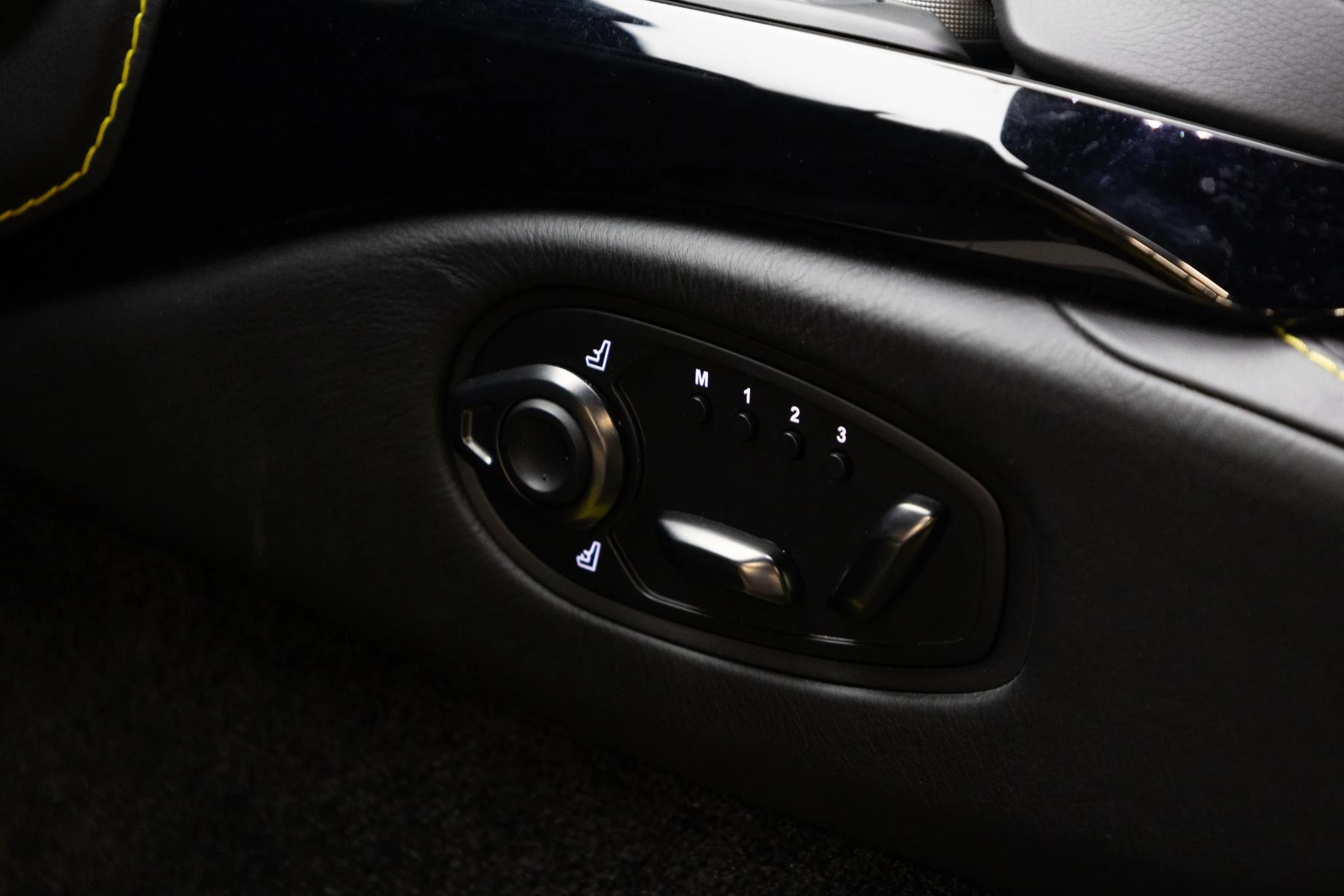 Hoofdafbeelding Aston Martin V8 Vantage