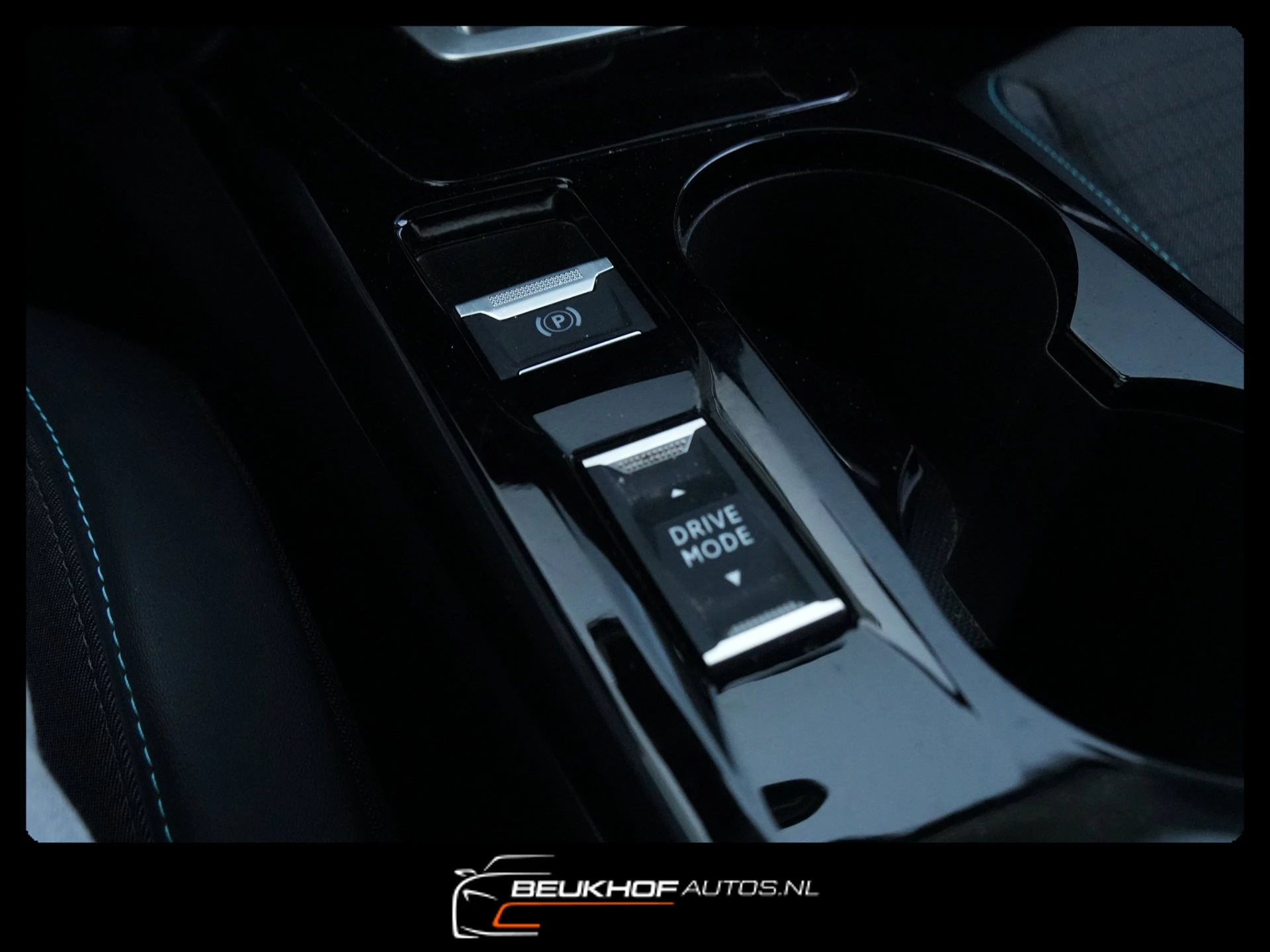 Hoofdafbeelding Peugeot e-2008