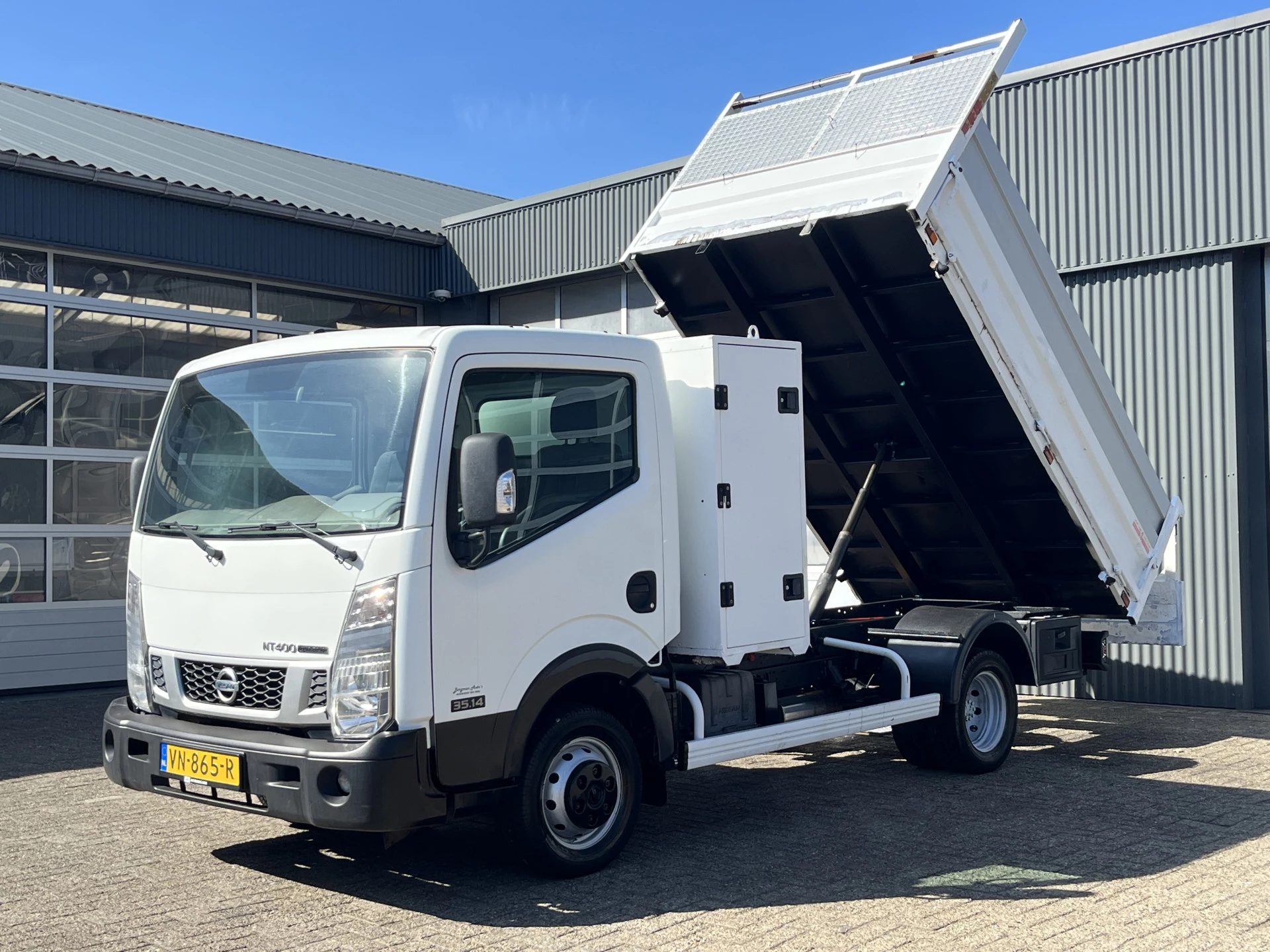 Hoofdafbeelding Nissan NT400