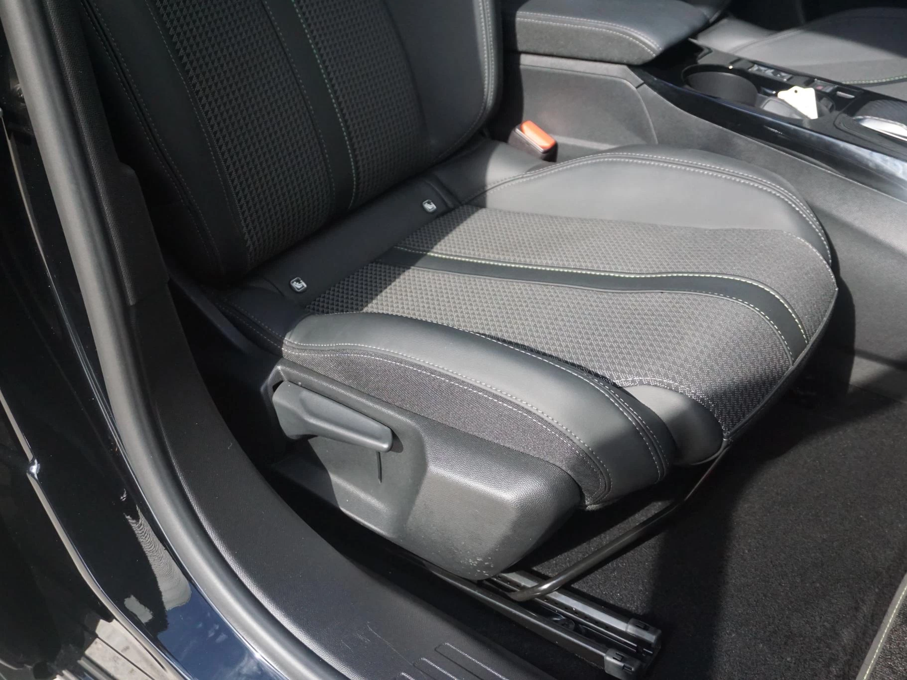 Hoofdafbeelding Peugeot e-2008
