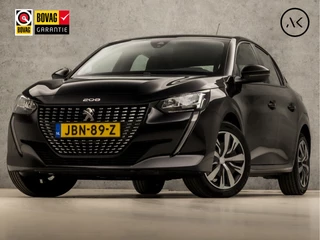 Hoofdafbeelding Peugeot 208 Peugeot 208 1.2 PureTech Allure Sport Automaat (APPLE CARPLAY, GROOT NAVI, LANE ASSIST, SPORTSTOELEN, PARKEERSENSOREN, CRUISE, DAB+, NIEUWSTAAT)