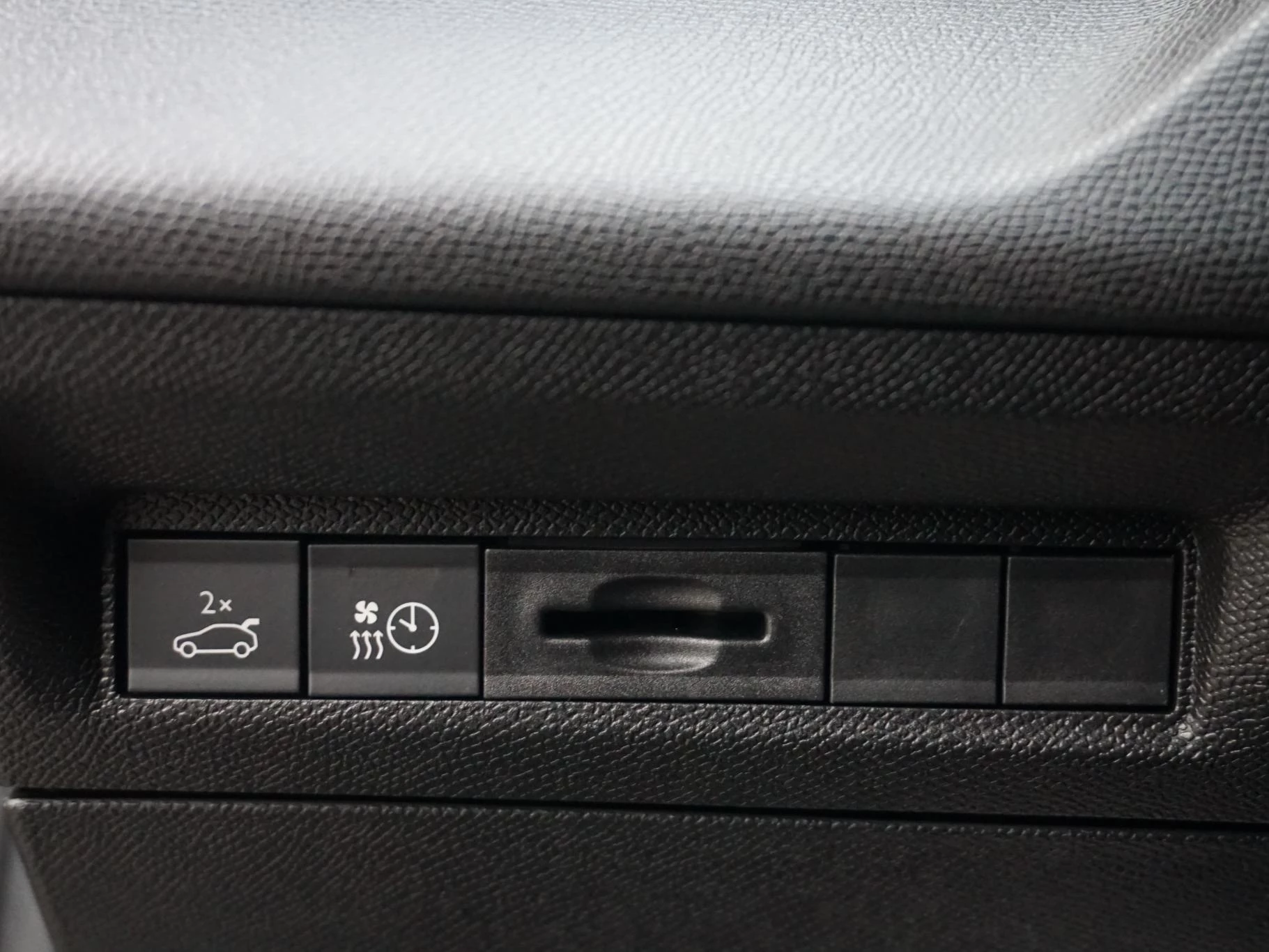 Hoofdafbeelding Peugeot e-308