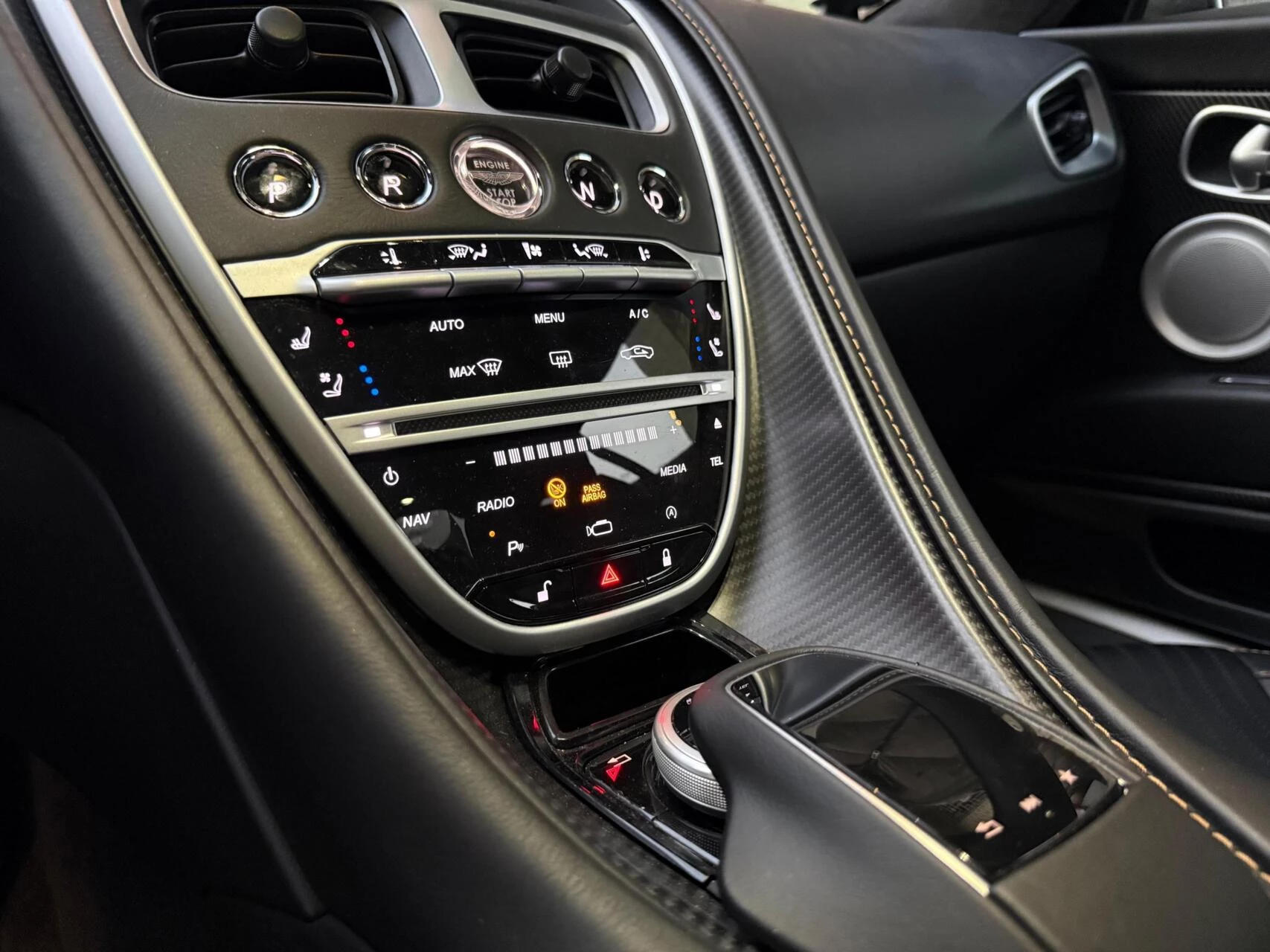 Hoofdafbeelding Aston Martin DB11