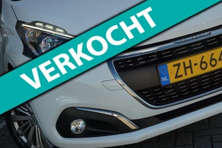 Peugeot 208 1.2 PureTech Signature - Blanc Bancuise - NAV/LMV/PDC/CARPLAY