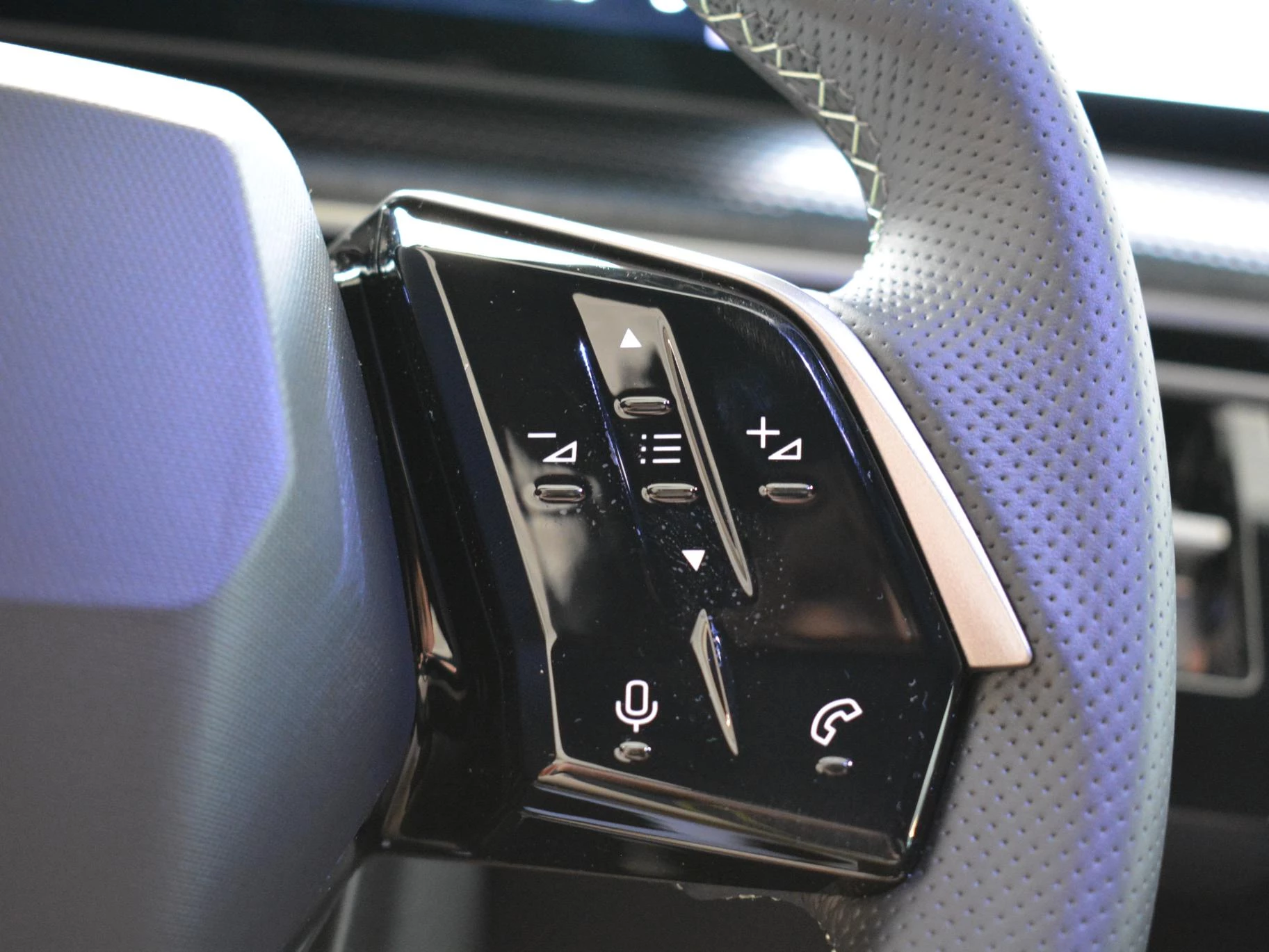 Hoofdafbeelding Peugeot e-3008