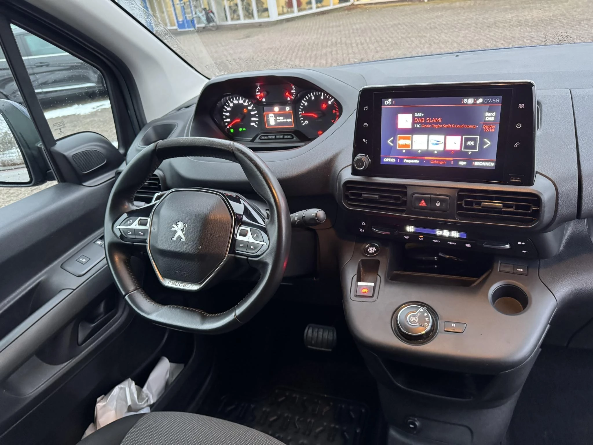 Hoofdafbeelding Peugeot Partner