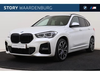 BMW X1 xDrive25e High Executive M Sport Automaat / Panoramadak / Sportstoelen / Achteruitrijcamera / Head-Up / Adaptieve LED / Comfort Access / Active Cruise Control
