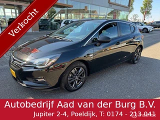Opel Astra 1.0 Turbo 120 Jaar Edition 5 deurs , Grijse velgen met all weatherbanden , Trekhaak , Navigatie , Camera achter , priveglas , Cruise - & Climate controle