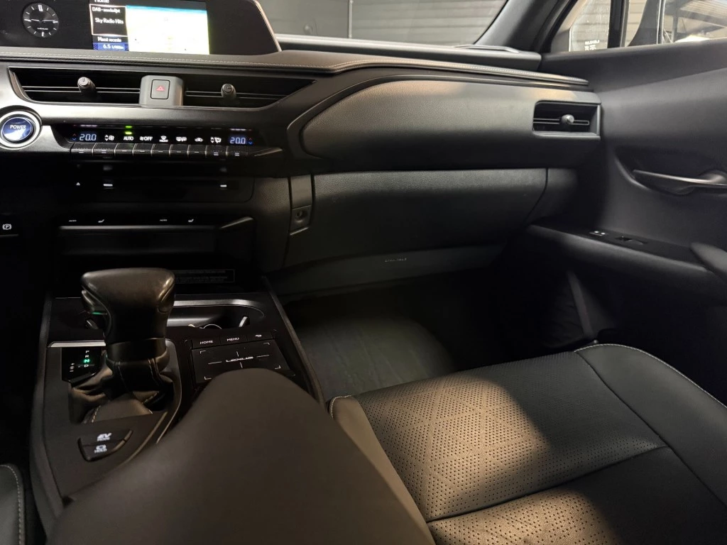 Hoofdafbeelding Lexus UX