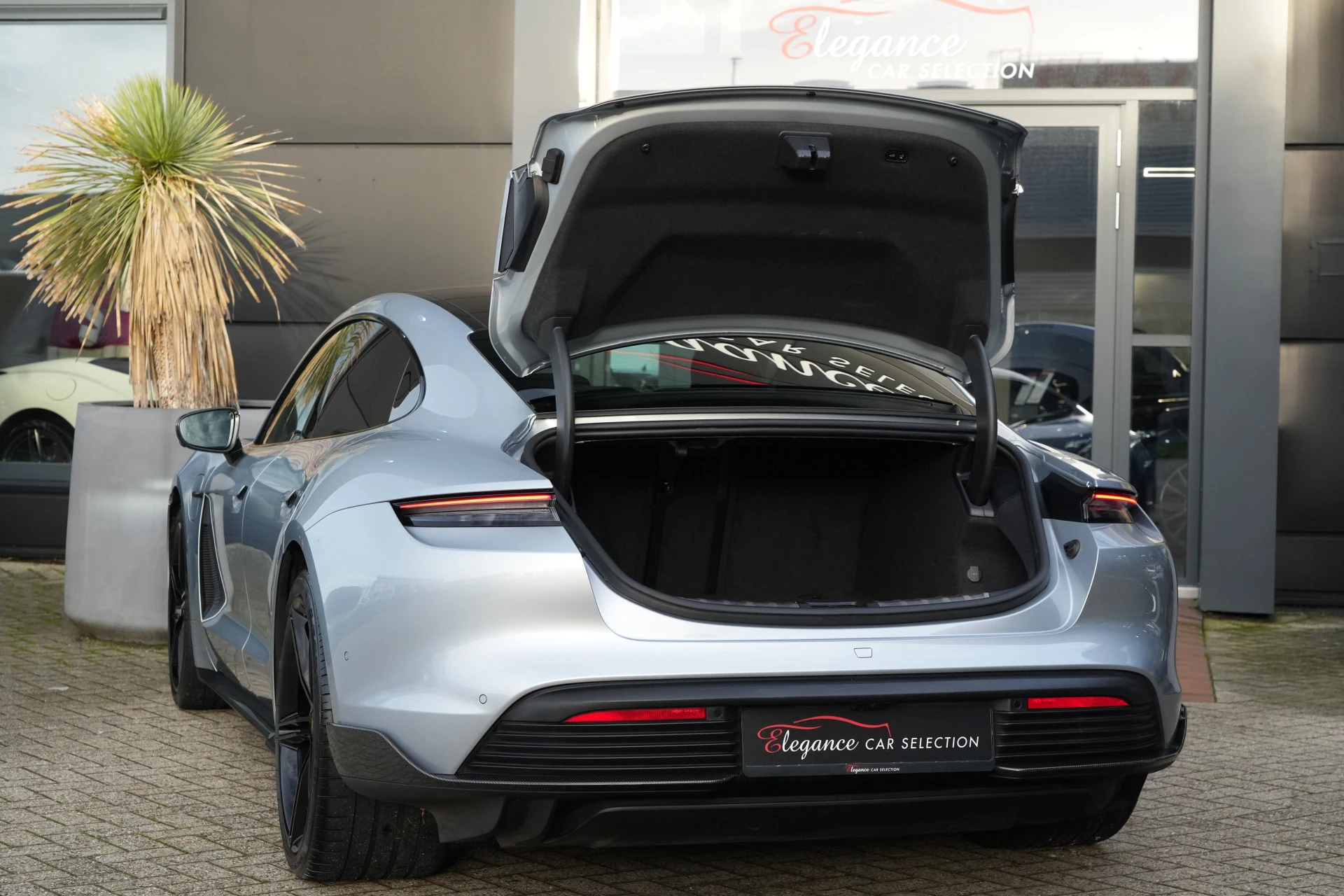 Hoofdafbeelding Porsche Taycan