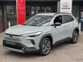 Hoofdafbeelding Toyota Corolla Cross Toyota Corolla Cross 2.0 Hybrid 180 DYNAMIC NIEUW DIRECT LEVERBAAR! BLIND SPOT STOEL/STUURVERW KEYLESS 18'' LM-VELGEN APPLE/ANDROID NAVI CLIMA AD-CRUISE PARK-SENSOREN