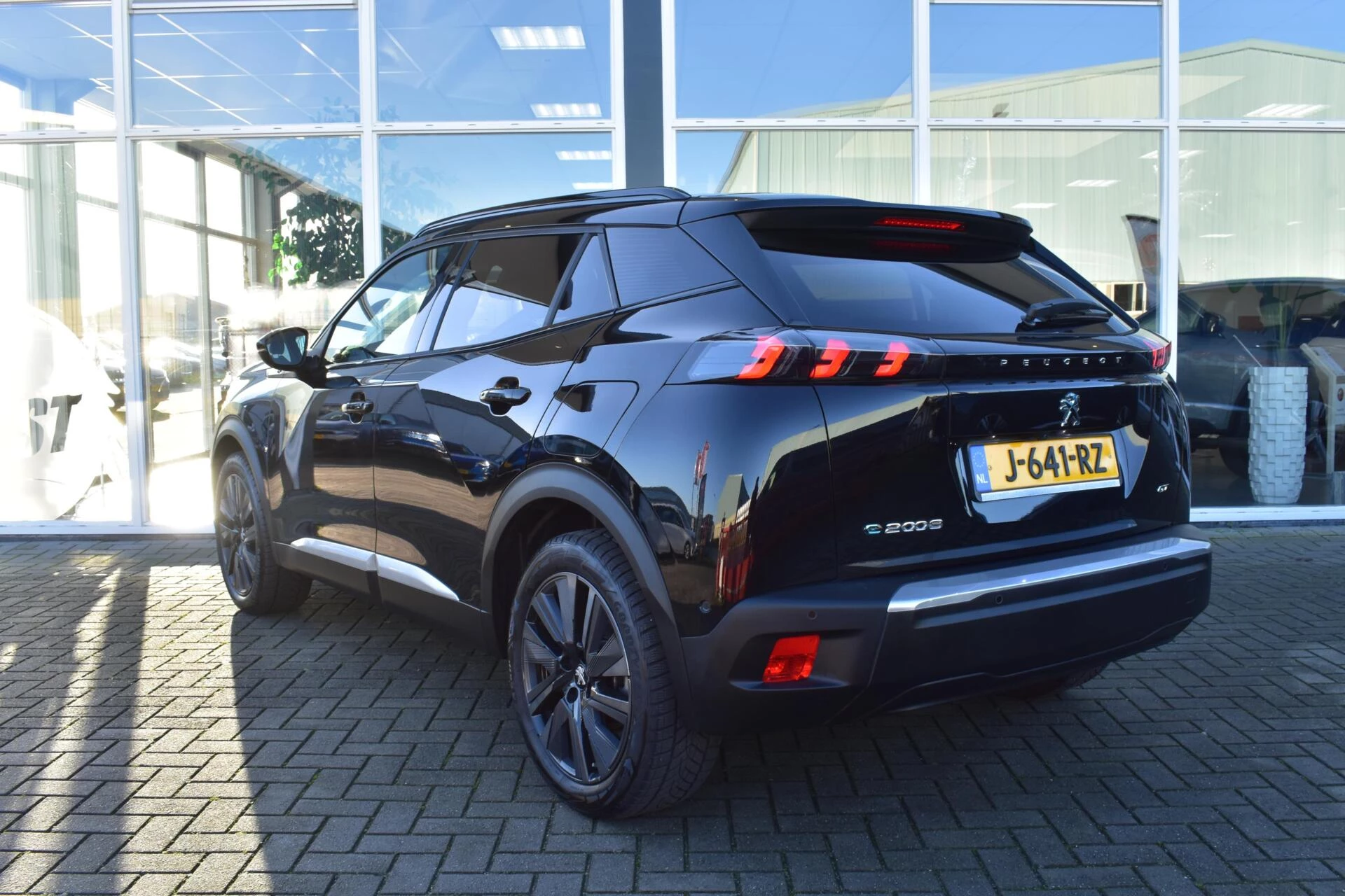 Hoofdafbeelding Peugeot e-2008