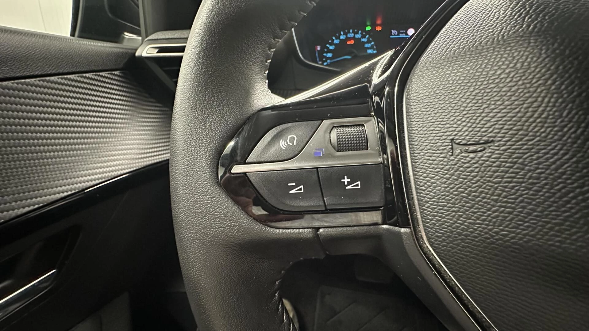 Hoofdafbeelding Peugeot e-208