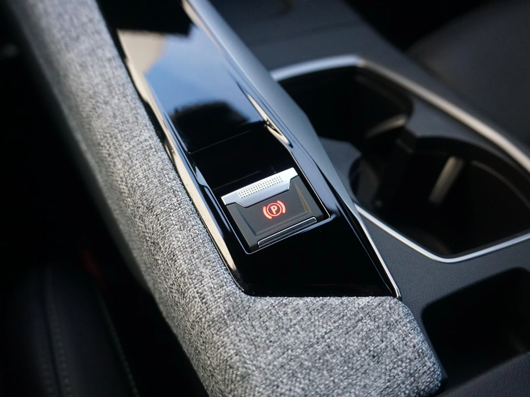 Hoofdafbeelding Peugeot e-5008