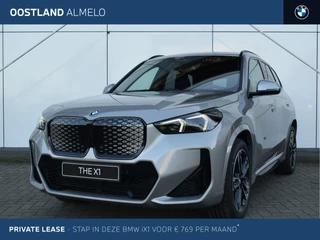 BMW iX1 eDrive20 M Sport / Trekhaak / Sportstoelen / Adaptieve LED / M Adaptief onderstel / Parking Assistant / Comfort Access