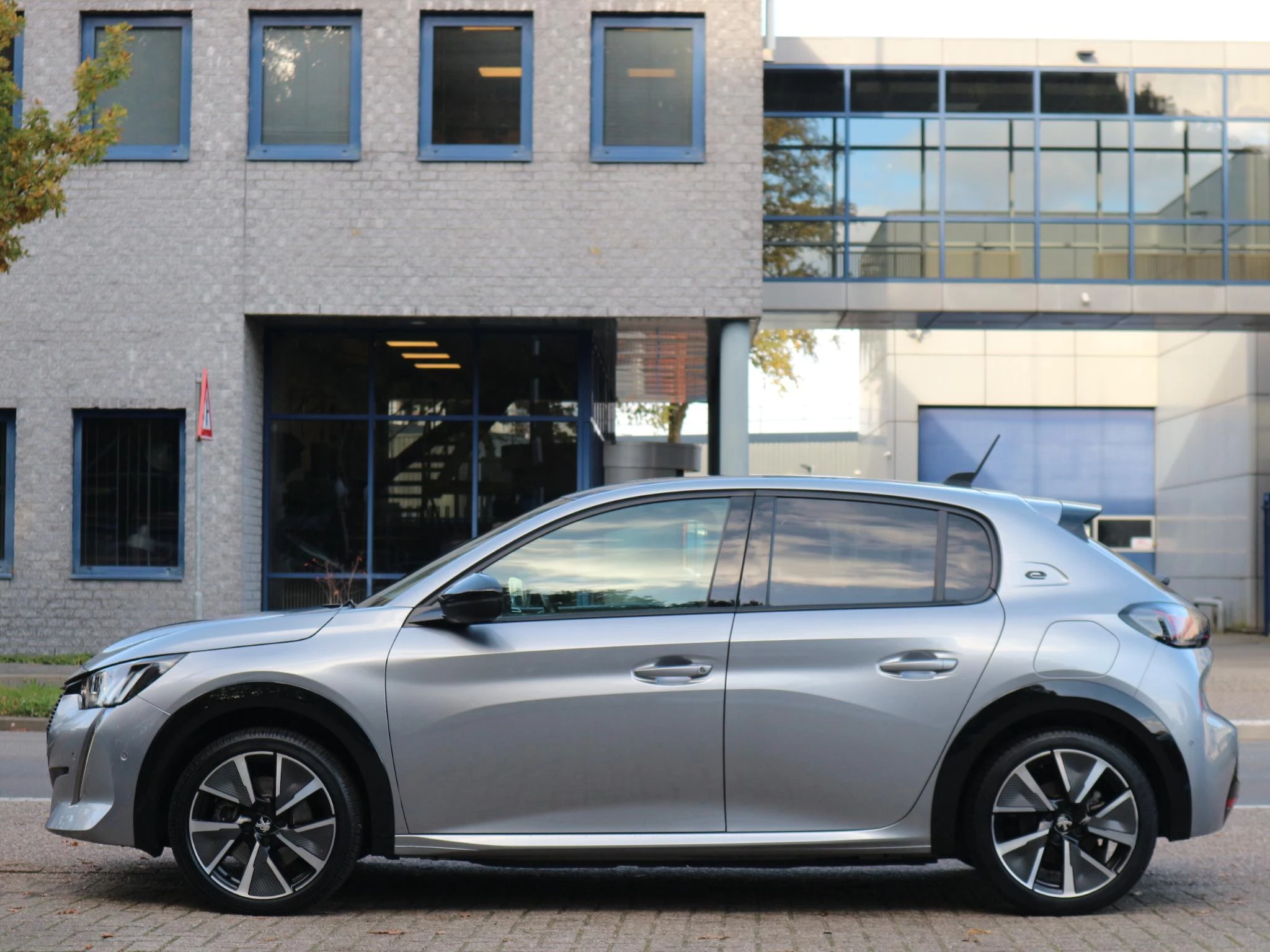 Hoofdafbeelding Peugeot e-208