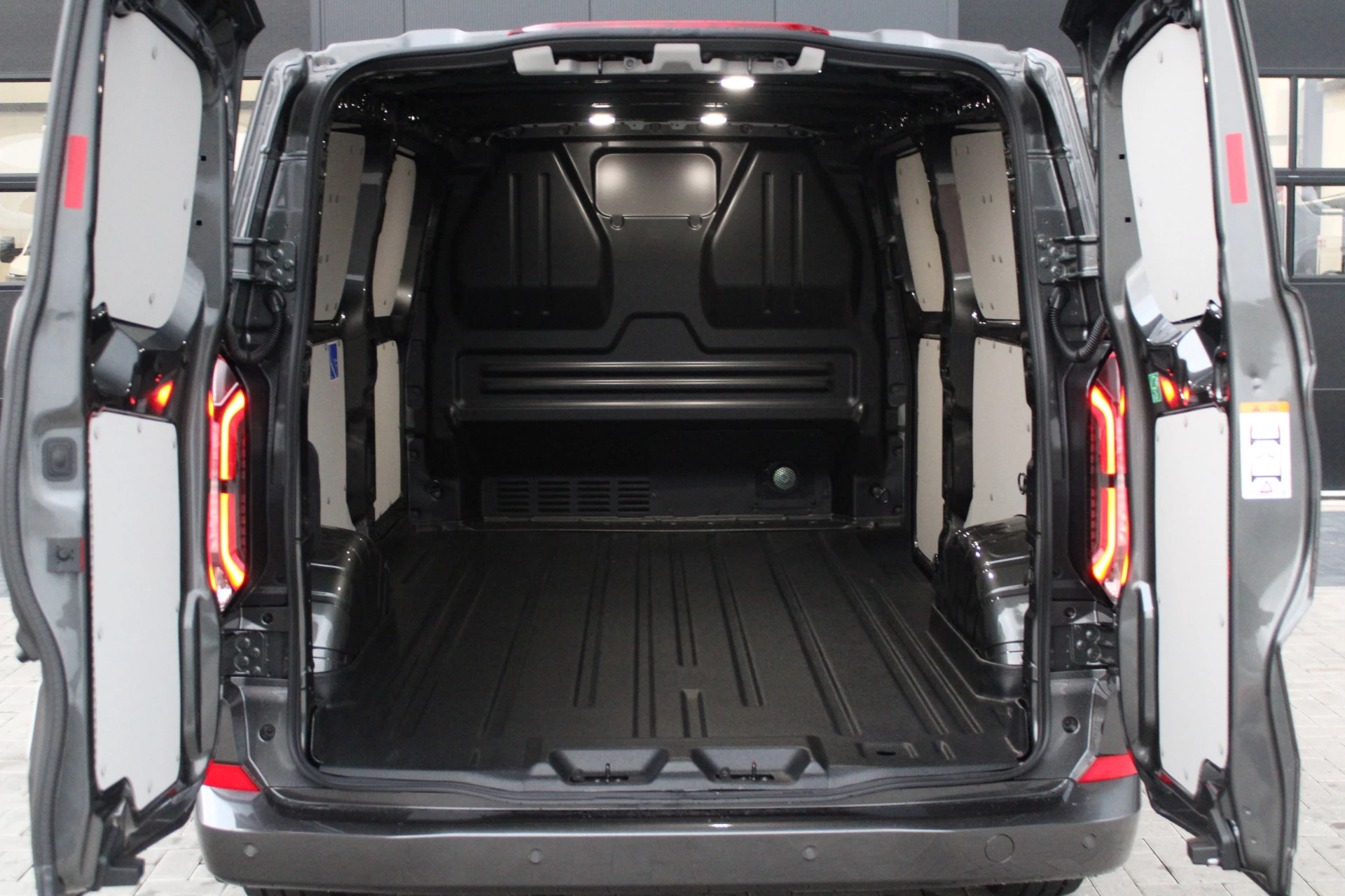 Hoofdafbeelding Ford E-Transit Custom