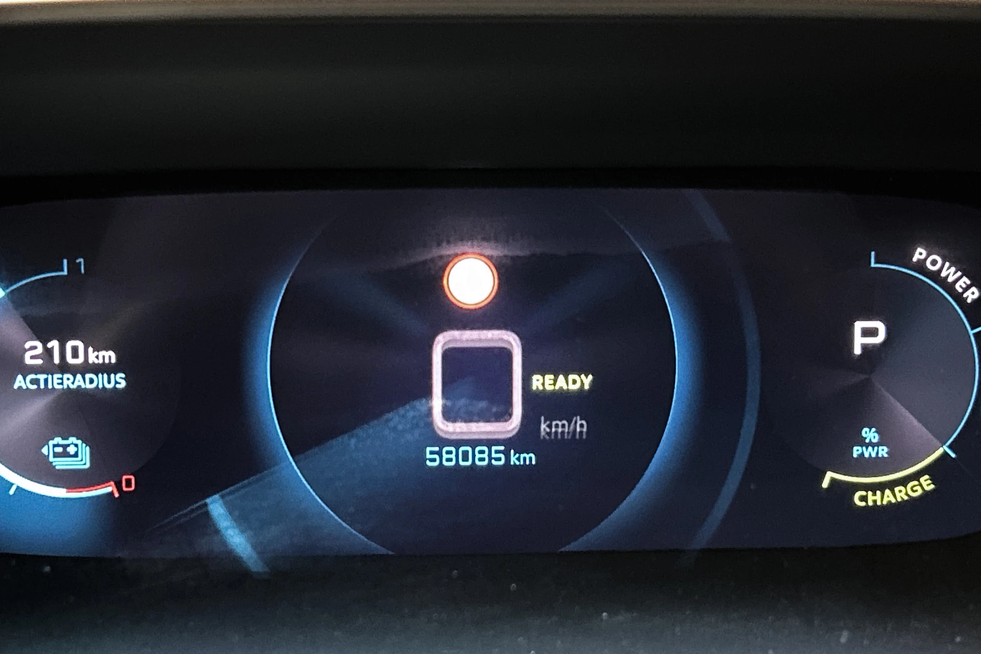 Hoofdafbeelding Peugeot e-2008