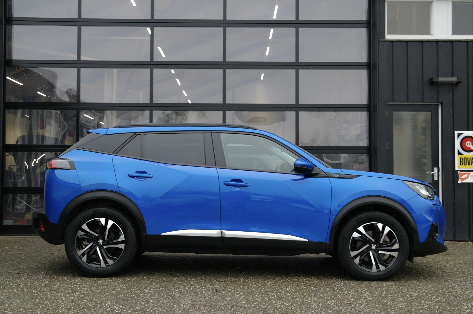 Hoofdafbeelding Peugeot e-2008