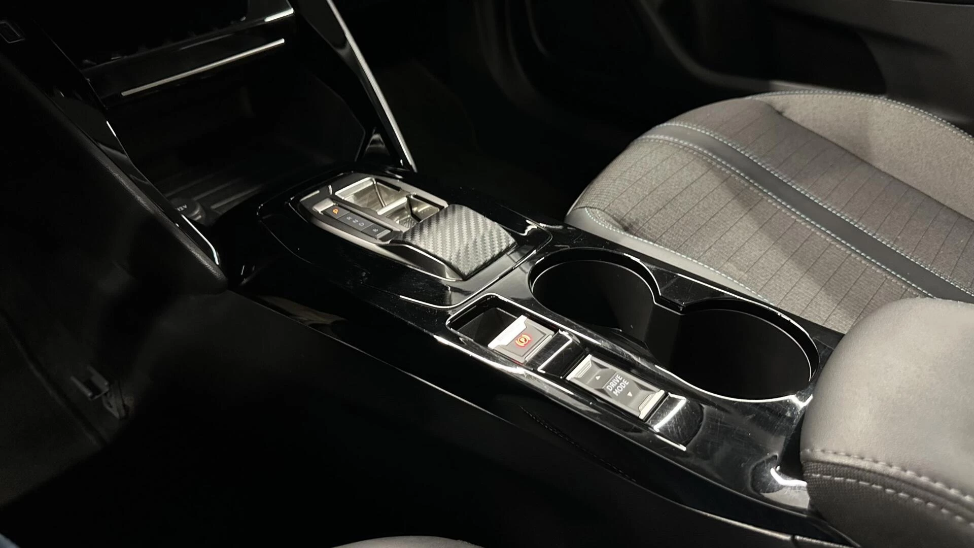 Hoofdafbeelding Peugeot e-2008