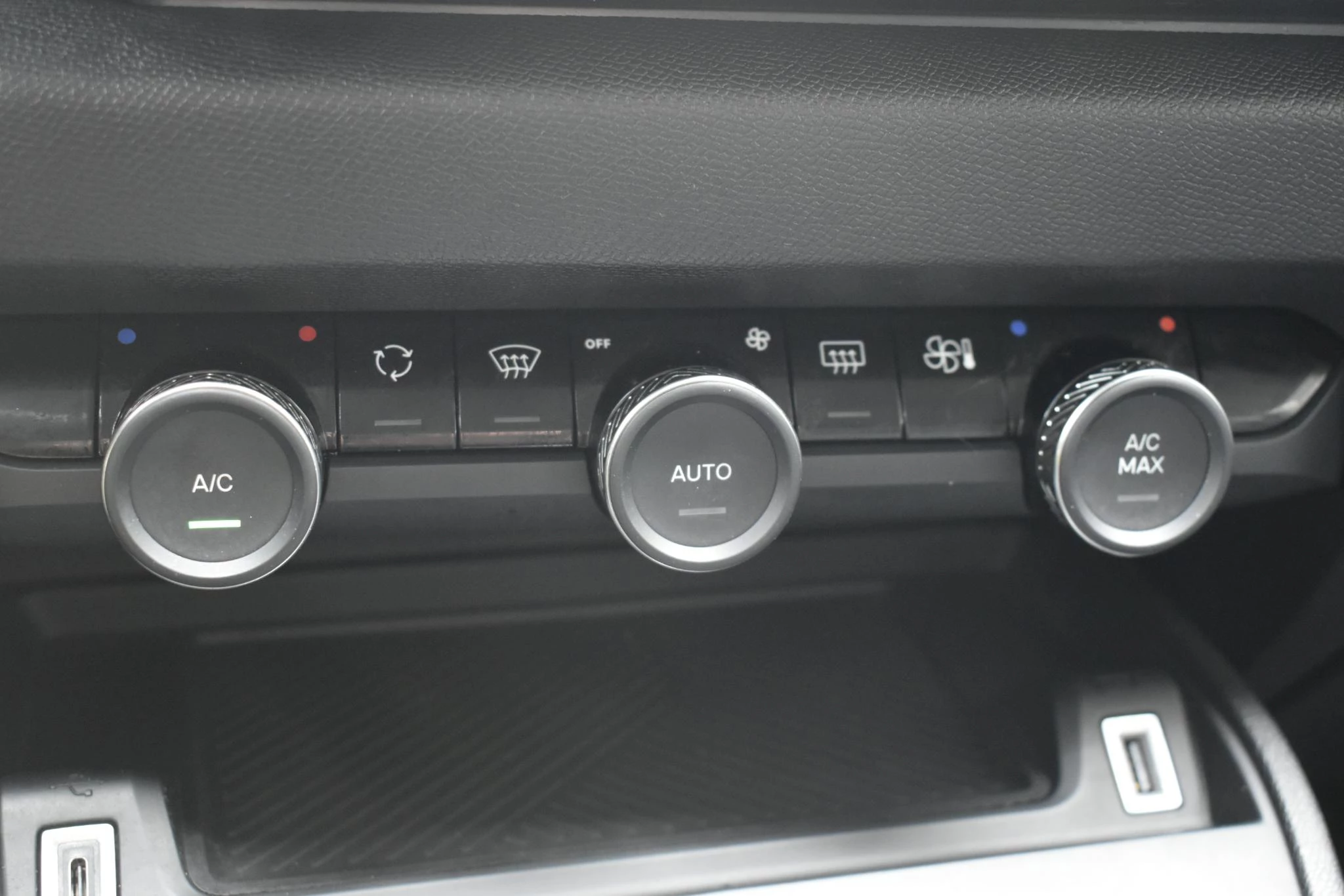 Hoofdafbeelding Citroën ë-C4