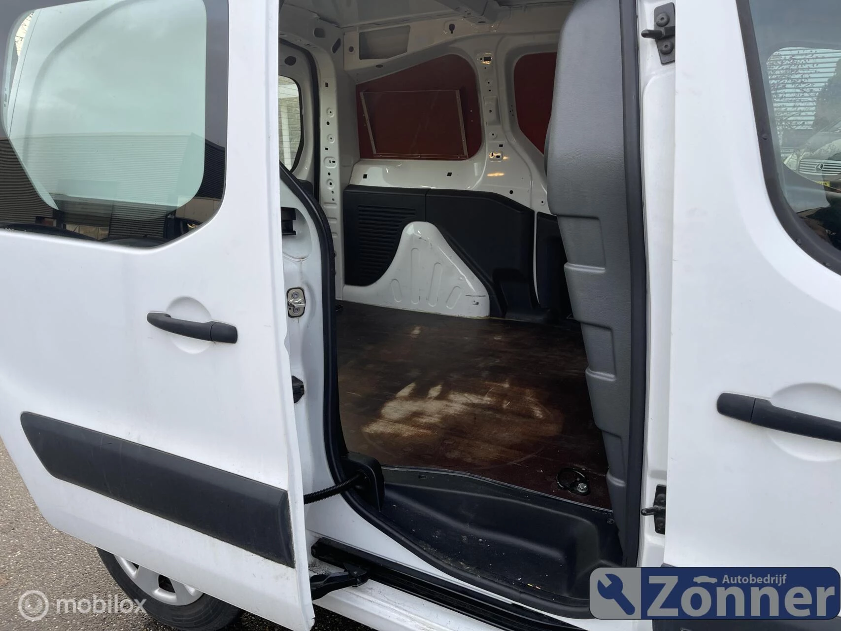 Hoofdafbeelding Peugeot Partner