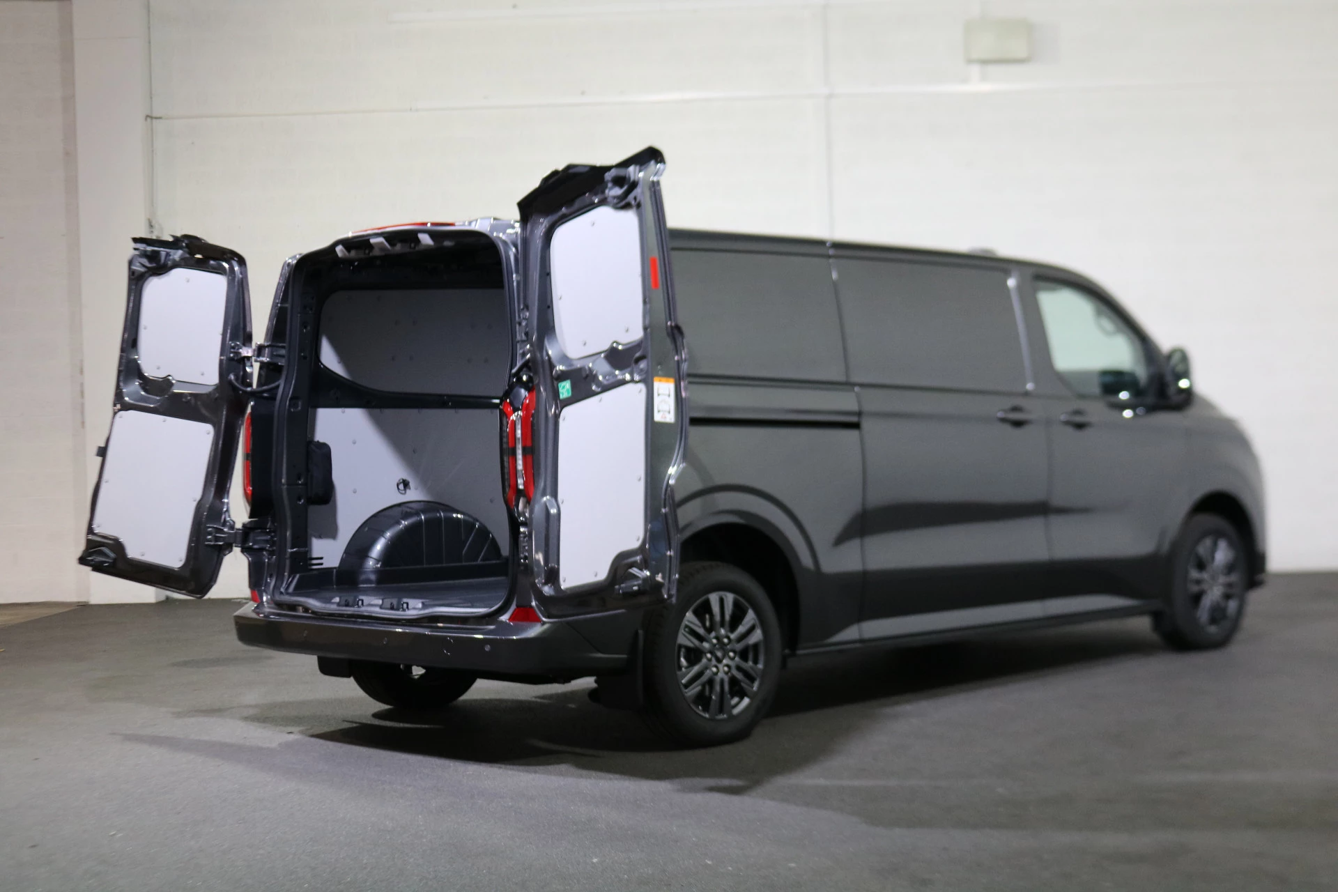 Hoofdafbeelding Ford E-Transit Custom