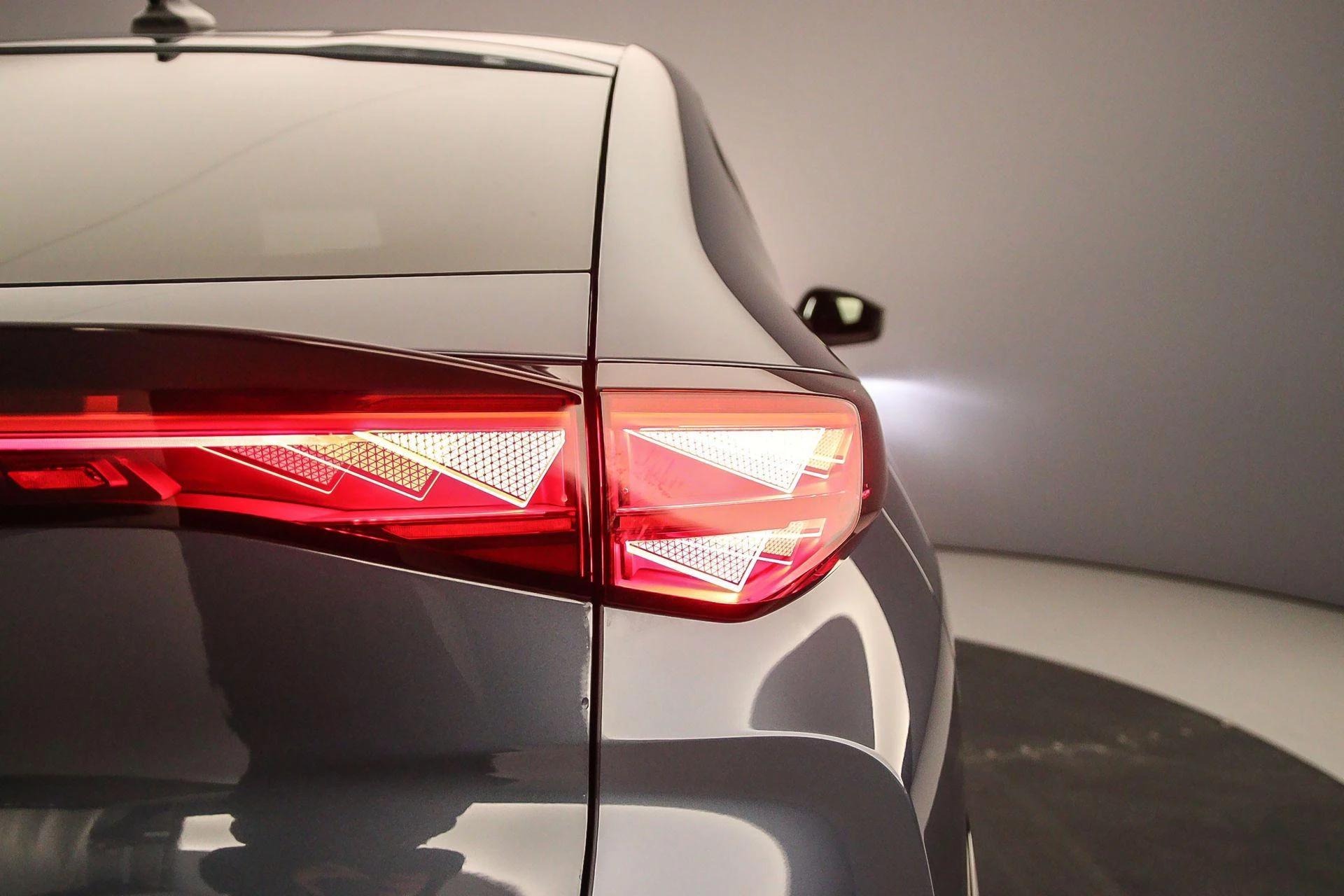 Hoofdafbeelding CUPRA Tavascan