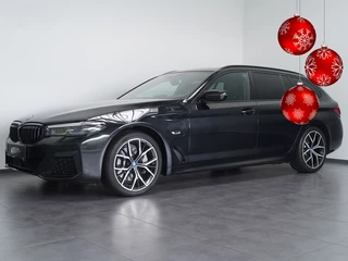 BMW 5 Serie Touring 530e xDrive M-SPORT ** LED, LEDER, PANORAMA, COCKPIT PROF, 19-inch LMV ** 1e EIG - UNFALLFREI - BMW GAR ** * INFORMEER OOK NAAR ONZE AANTREKKELIJKE FINANCIAL-LEASE TARIEVEN **