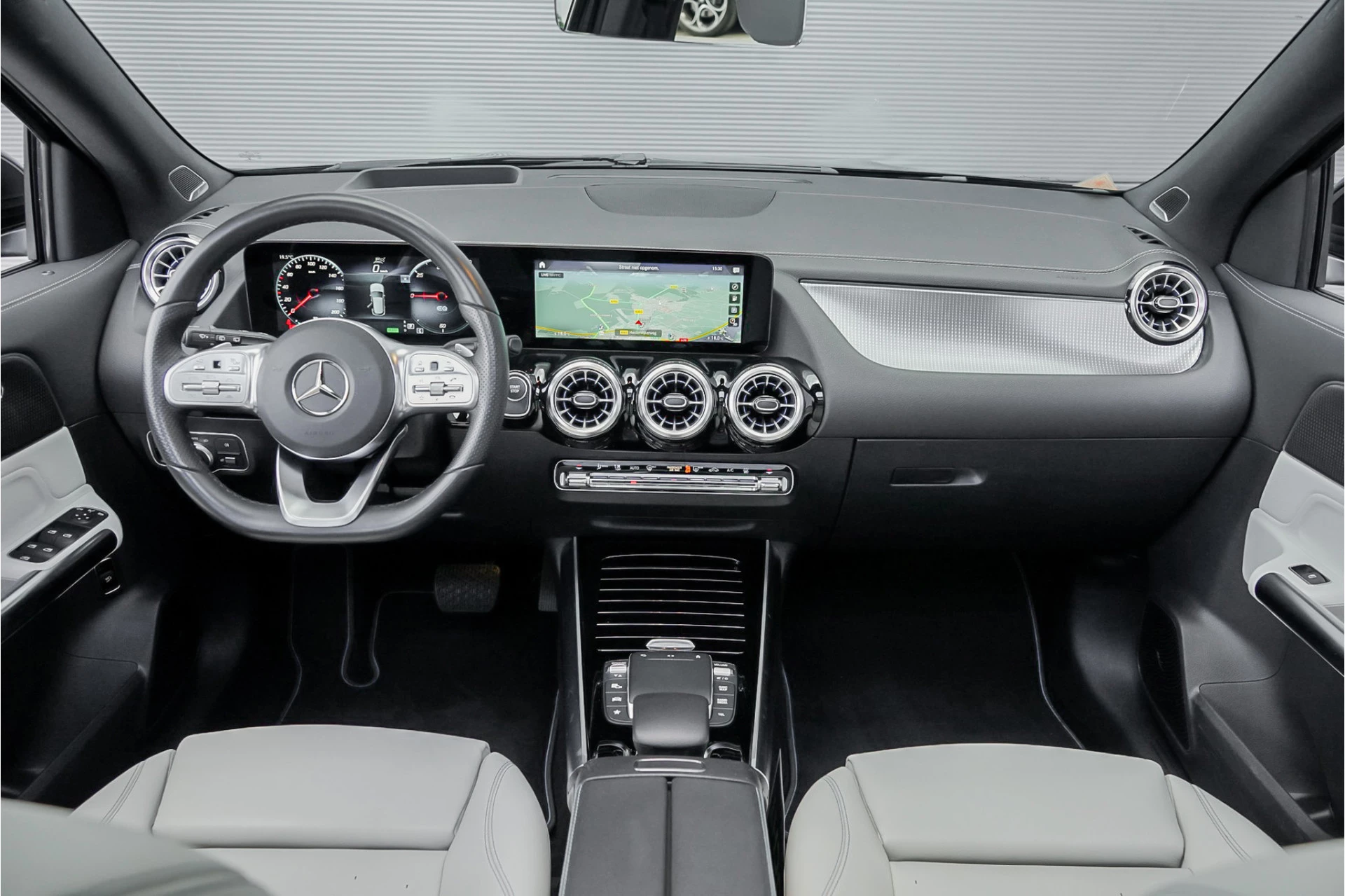 Hoofdafbeelding Mercedes-Benz EQA
