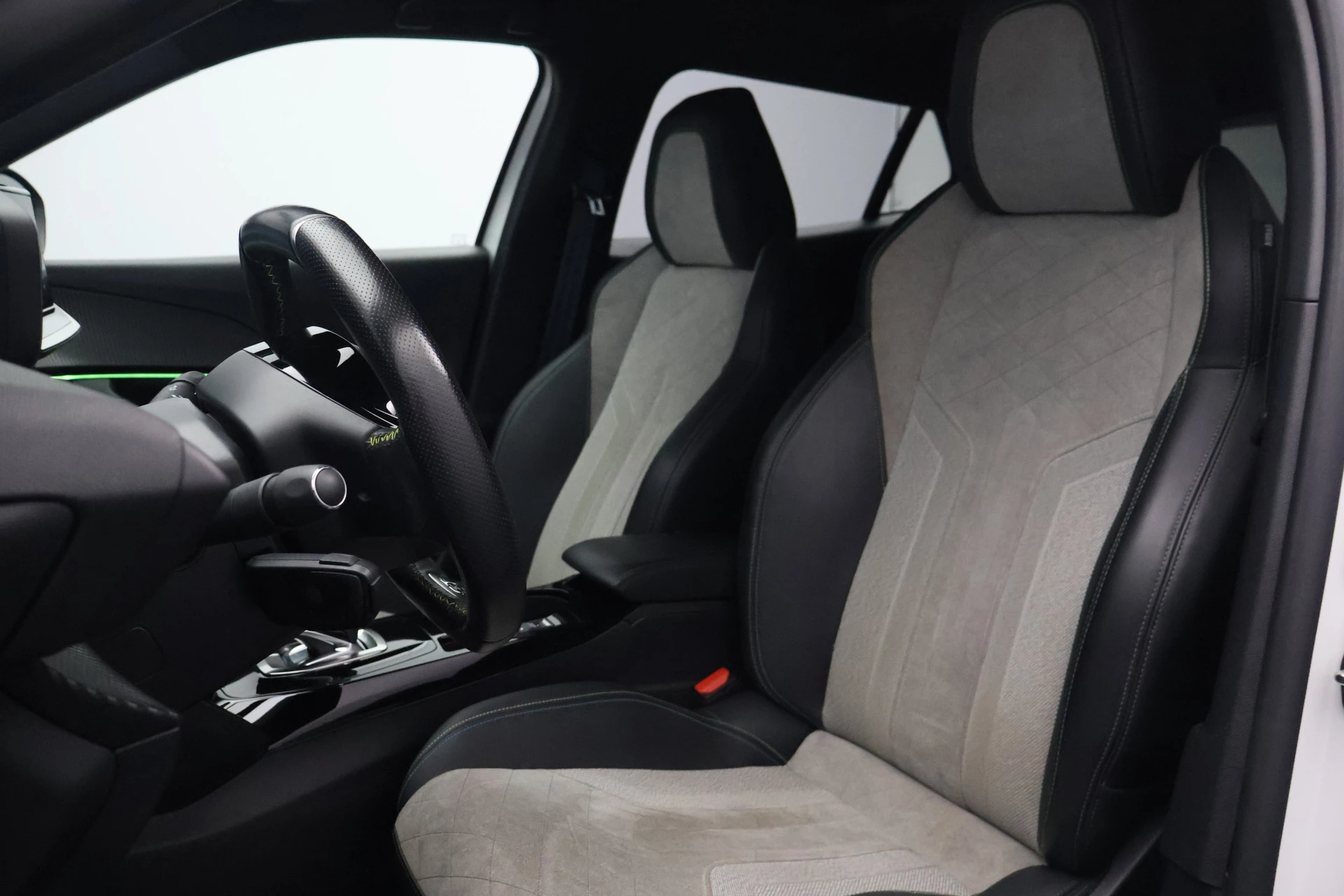 Hoofdafbeelding Peugeot e-2008