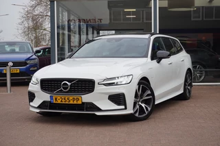 Volvo V60 2.0 T6 Recharge AWD R-Design Automaat | Panodak | Trekhaak | Vol opties | PDC | Inruil mogelijk