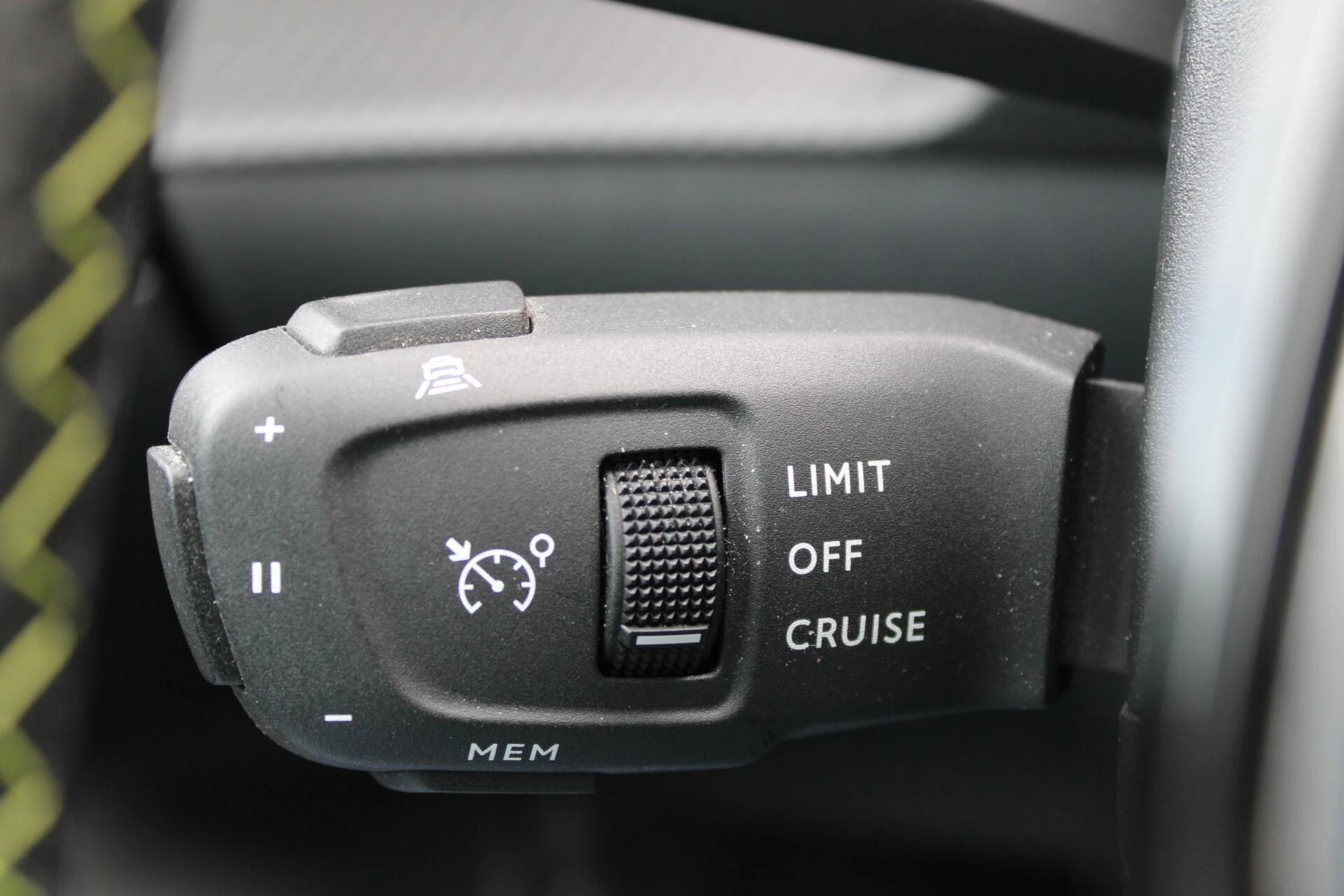 Hoofdafbeelding Peugeot e-2008