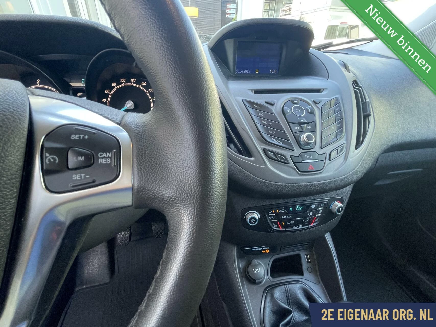 Hoofdafbeelding Ford Transit Courier