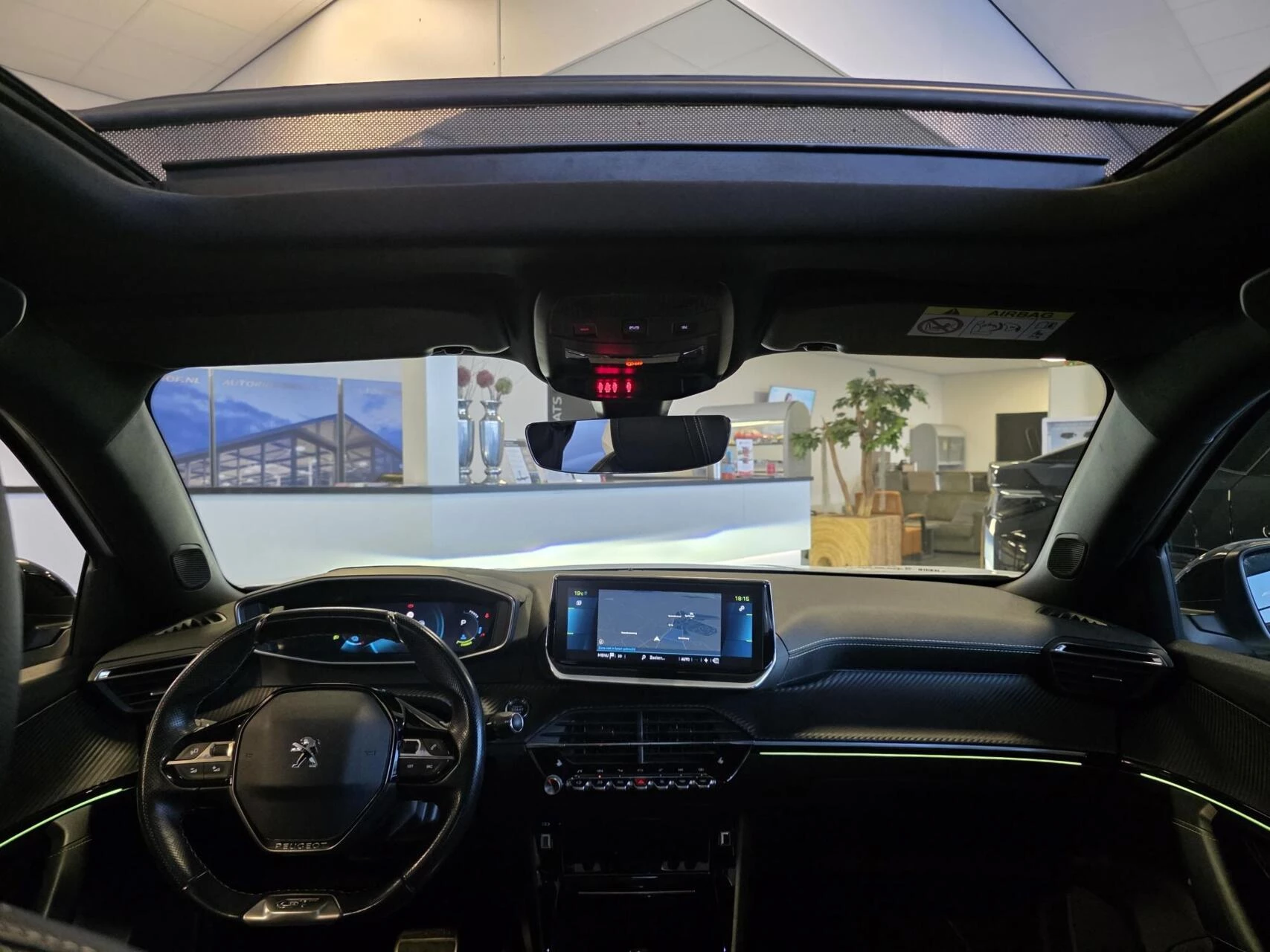 Hoofdafbeelding Peugeot e-2008