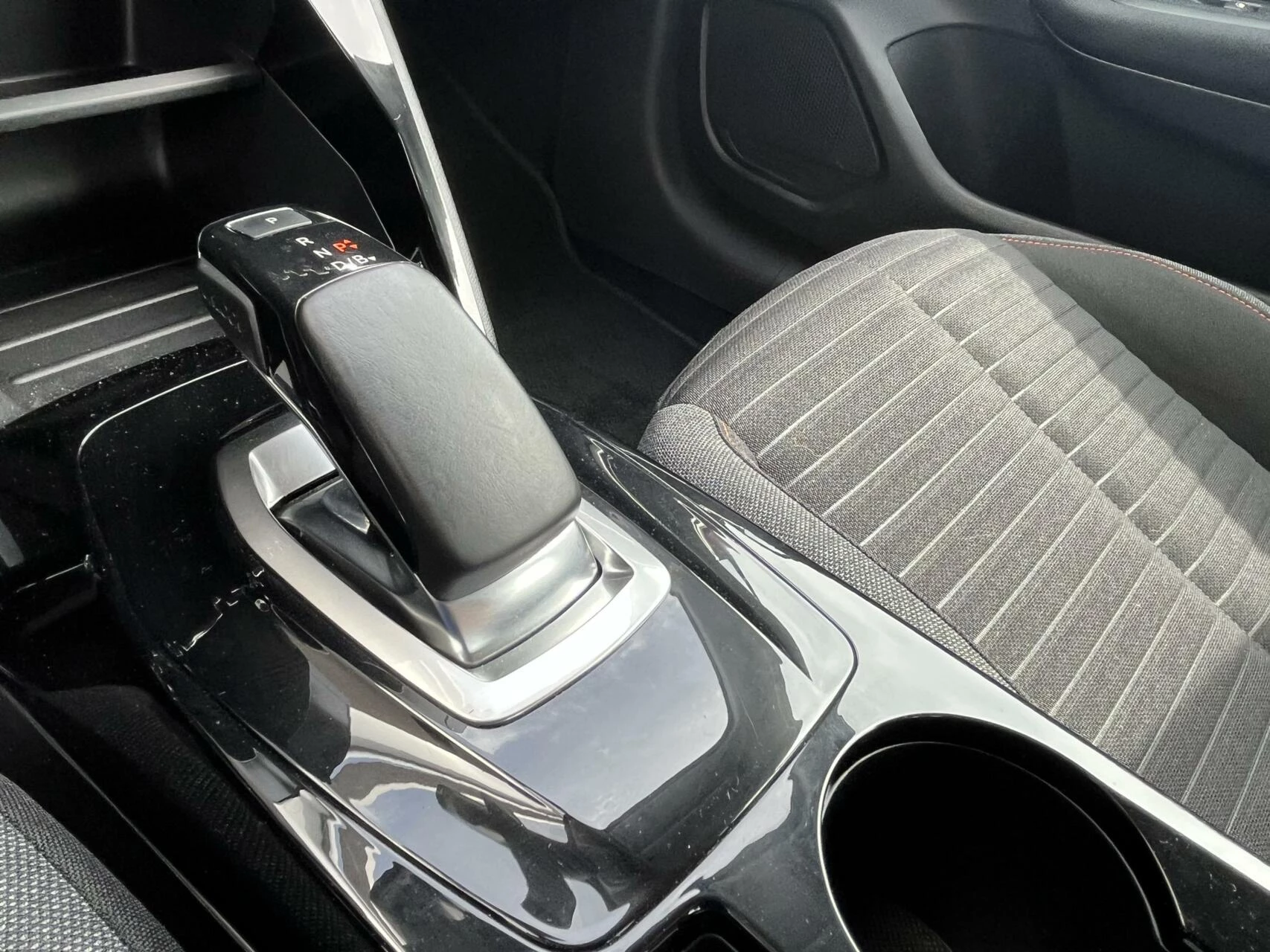 Hoofdafbeelding Peugeot e-208